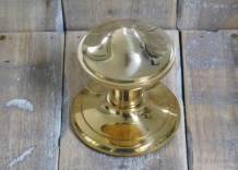 1 x Door knob with base rosette brass polished, non-rotatable.