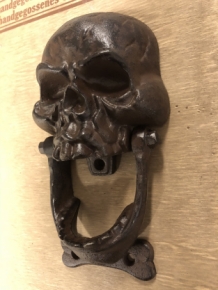 Cast iron brown skull as door knocker.