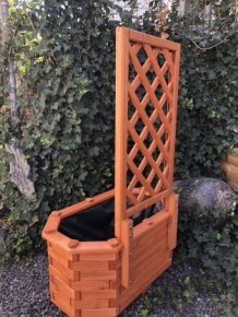 Blumenkasten, Pflanzgefäß, aus Massivholz mit schön gearbeiteter Pergola