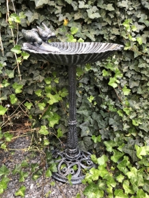 Large bird food-drinking bath full of cast iron black-gray rest