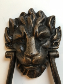 Door knocker lion, cast iron bronze with knocker catcher