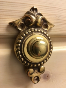 Classic doorbell - polished brass