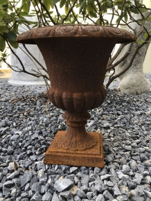 Verzierte Vase, aus Gusseisen