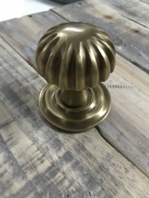 1 door knob smooth with rosette, brass patinated - knob does not rotate