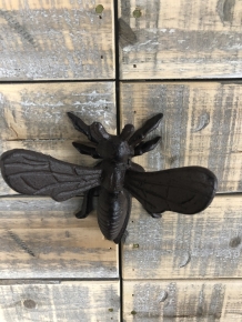 Beautiful image of a bee, door knocker cast iron brown.