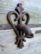 Gargoyle for Wall Fountain - Heart crown + Neptune - Cast iron