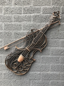 Beautiful wrought iron violin for the garden wall or indoors as a wall decoration!!