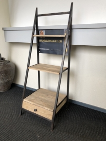 Display rack 3 etages, industrieel, 1 x la, metalen frame met hardhouten afwerking.