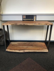 HOE FRAAI IS DEZE DUBBELE BOOMSTAMTAFEL MET GIETIJZEREN ONDERSTEL ALS SIDETABLE