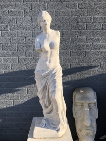 Wunderschöne Steinskulptur der Venus von Milo, eine bekannte und schöne Statue