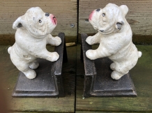 Boekensteunenset gietijzer met bull terriër honden gelakt.