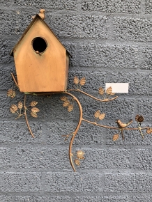 Prachtig koper-metalen wand vogelhuis.