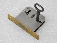 Case lock with key - 30 mm