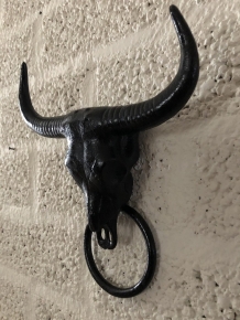 Gietijzeren  bull skull met handdoek ring, zwart, fraai!