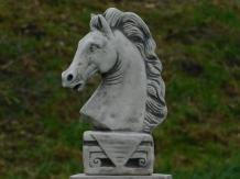 Horse head on pedestal - 60 cm - Solid Stone