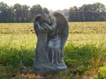 Resting angel - full stone - detailed