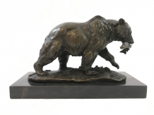 A bronze statue/sculpture of a grizzly bear