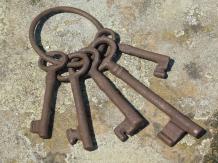 Decorative Medieval Key Ring | Set of 5 Unique Keys