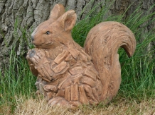 Squirrel XL- woodlook - polystone - weatherproof.