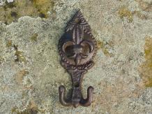 Cast iron Wall Hook with French Lily - 2-Hooks - 13 cm High - Dark brown