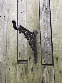 Wall hook with roses - cast iron - decorative wall decoration