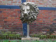 One-off: Large Lion's Head on Stand - 120 cm - Metal