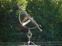 Large Ornate Sundial - 77 cm - beautiful ironwork with brass bowl