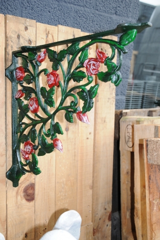 1 Beautiful -pendant rose motif, cast iron color