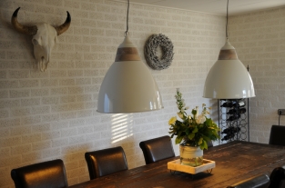 Prachtige By-boo hanglamp, metaal- creme -wit-hout afzetting.