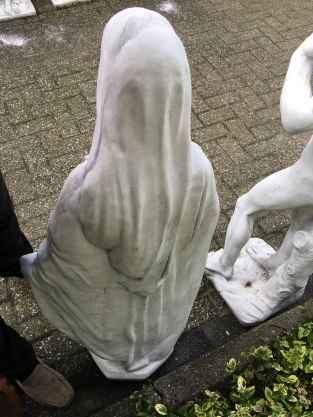 Mutter Maria, große Vollsteinskulptur