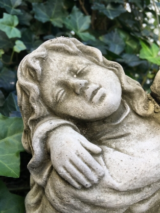 Beautiful sitting angel, full of detail, full of cast stone.