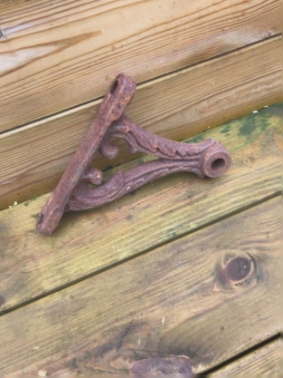 Set of wall brackets, heavy-duty cast iron rest.