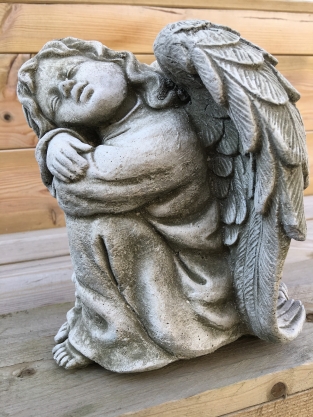 Beautiful sitting angel, full of detail, full of cast stone.