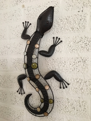 1 Salamander - lizard made of iron, full collor, beautiful!