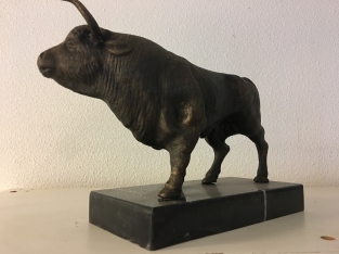 Sculptuur metalen bronskleurige grote stier, prachtig!!