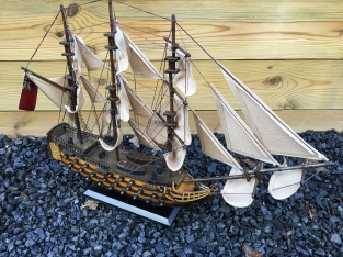 Das weltberühmte Kriegsschiff HMS VICTORY, komplett handgefertigt.