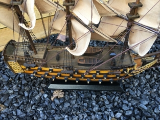 Das weltberühmte Kriegsschiff HMS VICTORY, komplett handgefertigt.