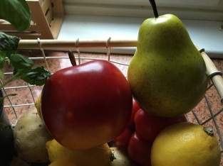 Schöner echt aussehender Apfel, siehe Fotos