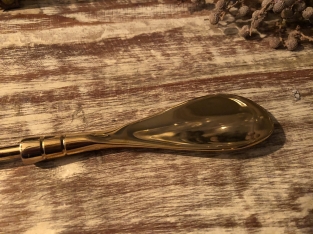 Beautiful brass shoehorn with a nice handle