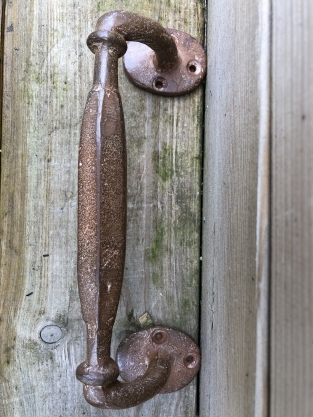 Door handle round-base made of solid iron - large- rust brown coated.