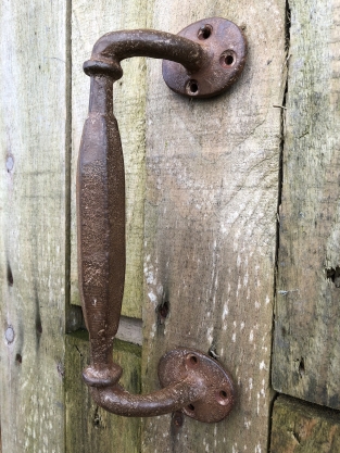 Door handle round-base made of solid iron - large- rust brown coated.