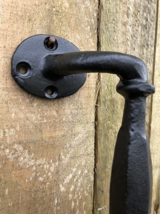 Door handle round base made of solid iron - large-rust blackcoated.