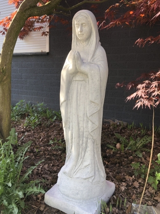 Mutter Maria / Mutter Maria, große Vollsteinskulptur