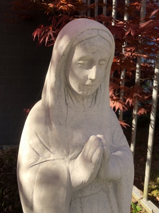 Mother Maria / Mother Mary, large on a pedestal, full of stone statue.