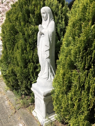 Mother Maria / Mother Mary, large on a pedestal, full of stone statue.