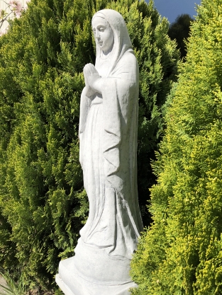 Mother Maria / Mother Mary, large on a pedestal, full of stone statue.