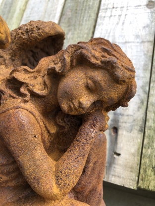 Beautiful seated angel, full of detail, cast iron rest