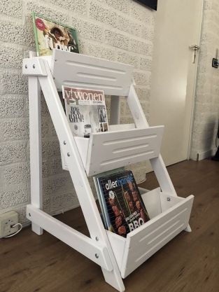 Reading book bin, wood, with 3 bins of wood-white, very nice!