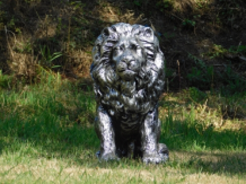 Beautiful statue of a lion, polystone, silver-gray, beautiful in detail!