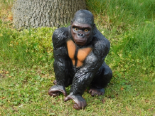 Prachtige gorilla, polystone mooi om te zien.